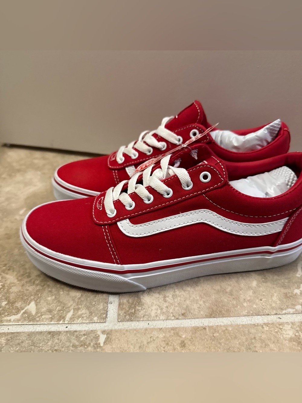 Vans Kids Ward Low Top Skate Sneaker Racing Red White Youth Size 4 (Women’s 5.5)